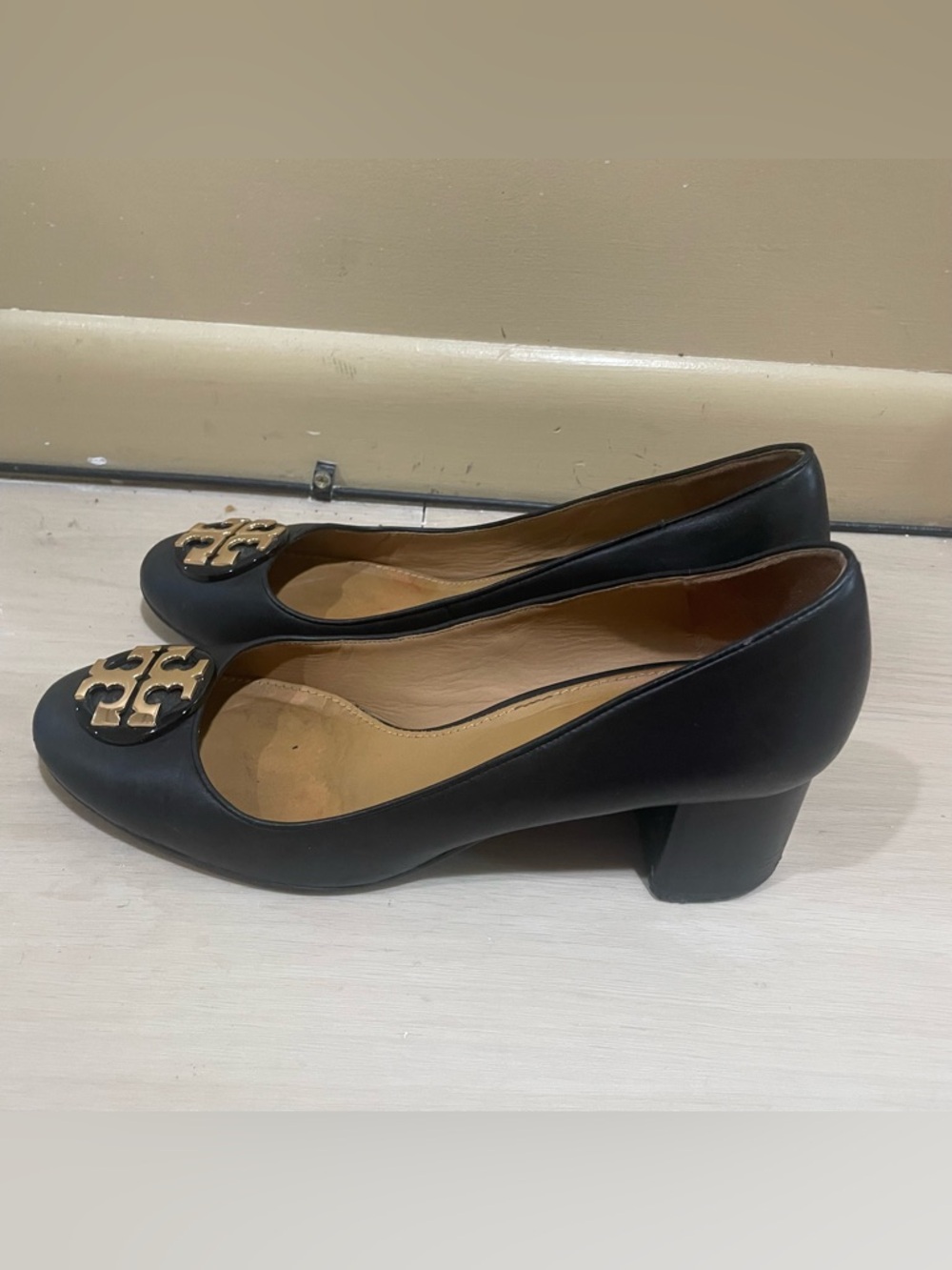 Tory burch aney leather pumps black